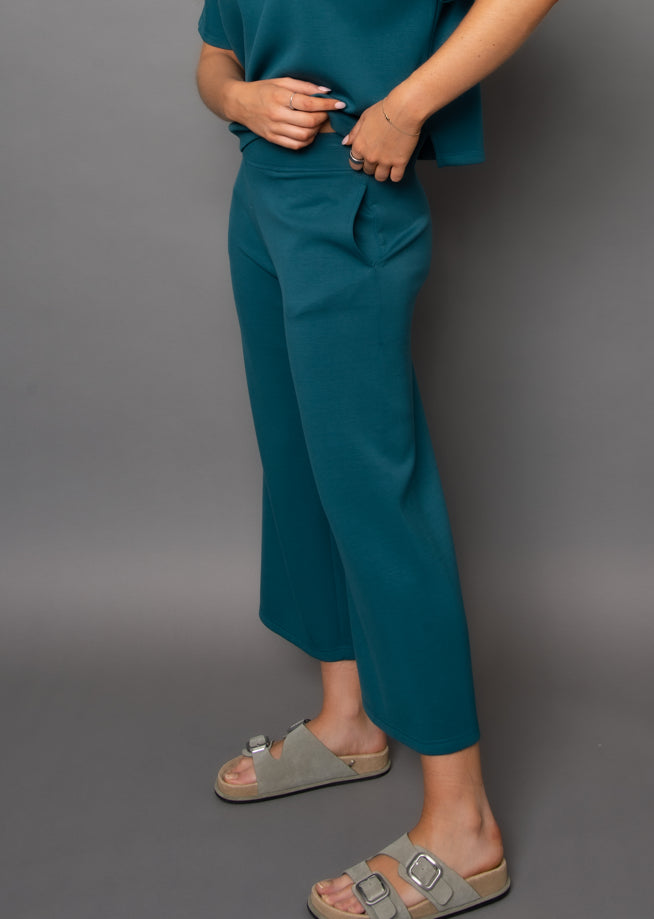 Victoria Soft Knit Cropped Pant - RD