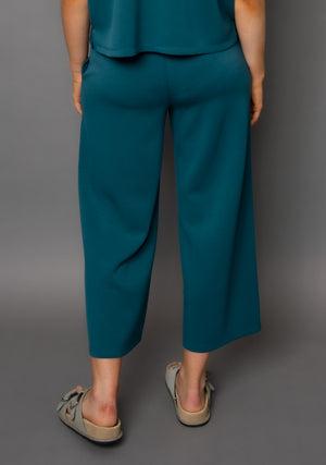 Victoria Soft Knit Cropped Pant - RD