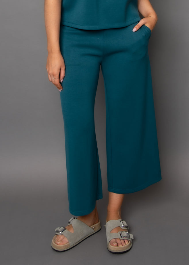Victoria Soft Knit Cropped Pant - RD