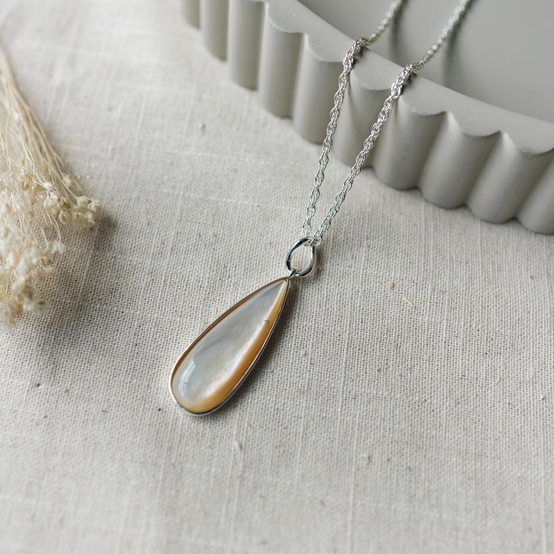 Alara Mother Of Pearl Necklace - Glee